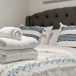 Modern Basement Gem: 2 Bedroom Retreat Calgary