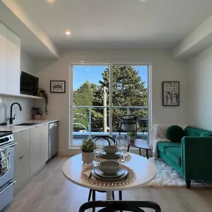 Hillside Oasis By Iris Properties! Victoria